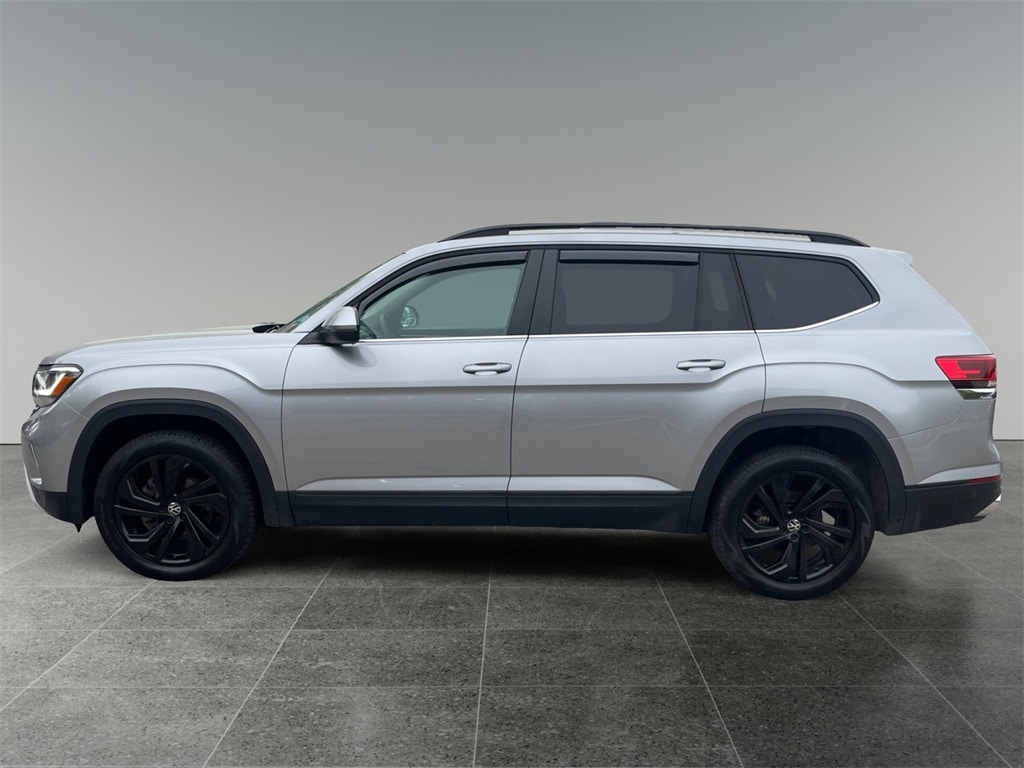 Used 2023 Volkswagen Atlas SE w/Tech with VIN 1V2HP2CA6PC525781 for sale in North Hampton, NH