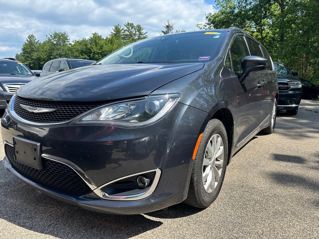 Used 2019 Chrysler Pacifica Touring L with VIN 2C4RC1BGXKR609958 for sale in North Hampton, NH