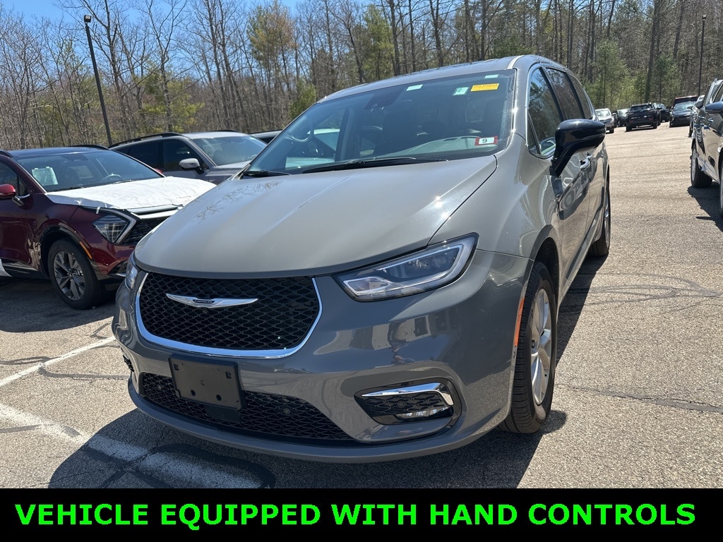 Used 2024 Chrysler Pacifica Touring L with VIN 2C4RC3BG2RR193734 for sale in North Hampton, NH