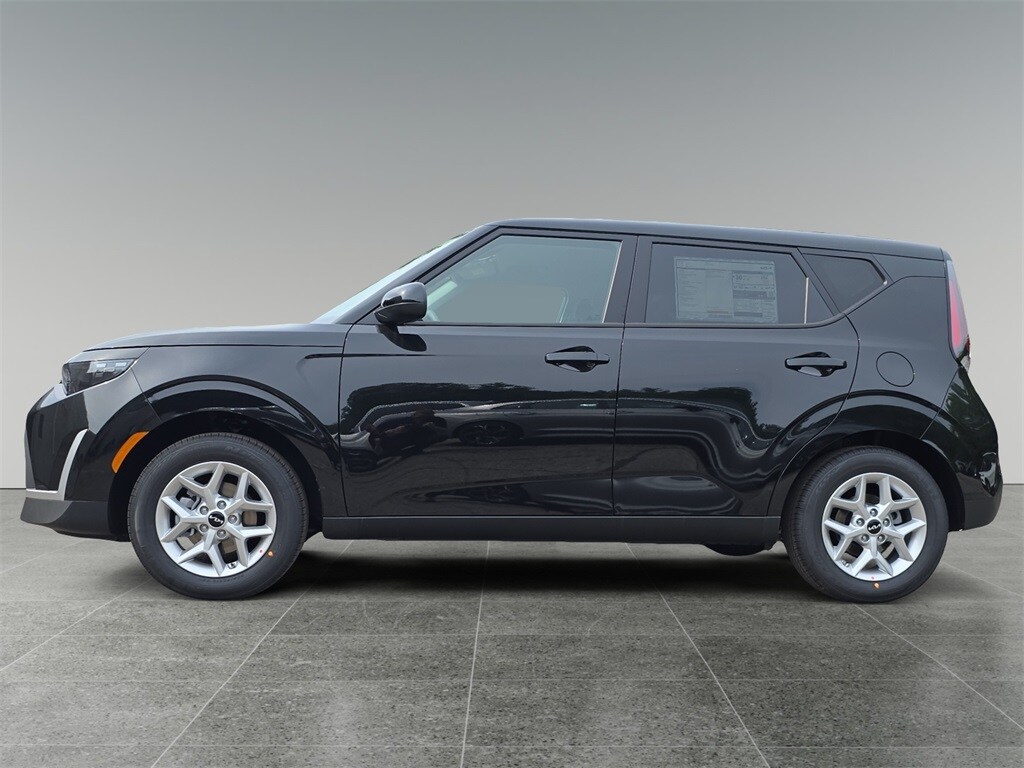 2025 Kia Soul LX photo 2