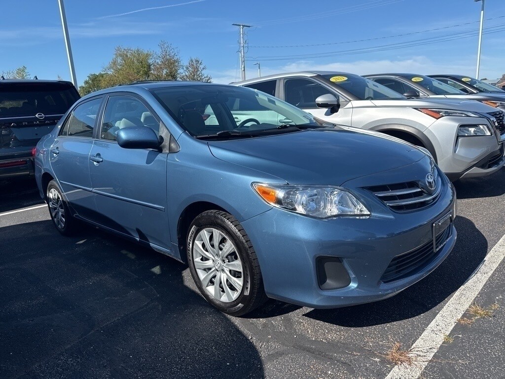 2013 Toyota Corolla photo 2