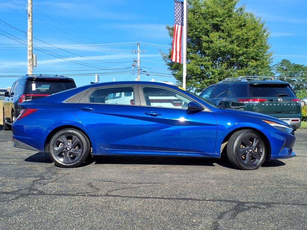 2021 Hyundai Elantra SEL photo 2
