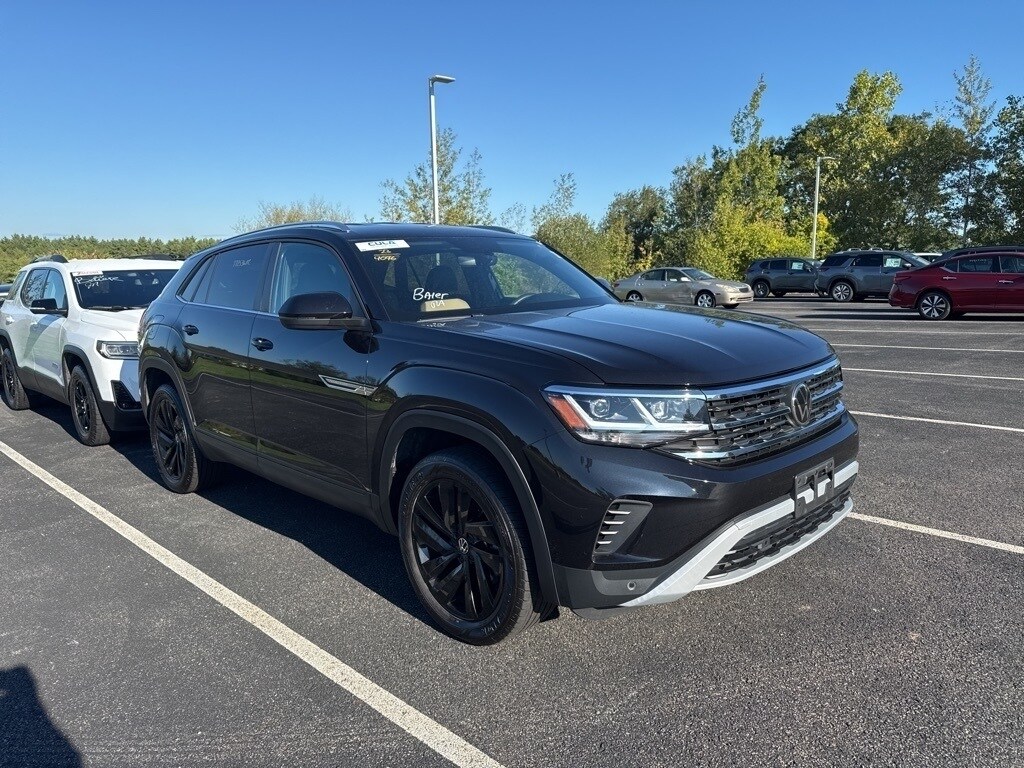 2023 Volkswagen Atlas Cross Sport V6 SE Technology photo 2