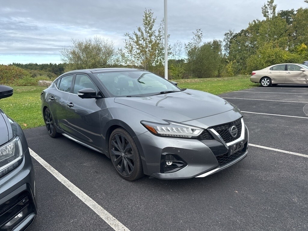 2019 Nissan Maxima SR photo 2