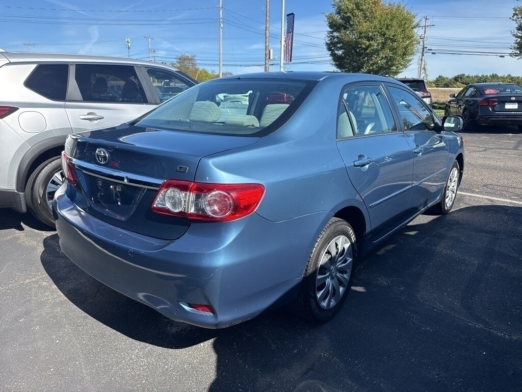 2013 Toyota Corolla photo 3