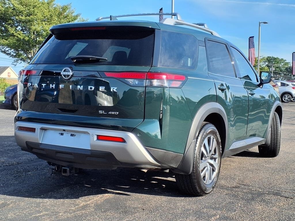 2023 Nissan Pathfinder SL photo 3