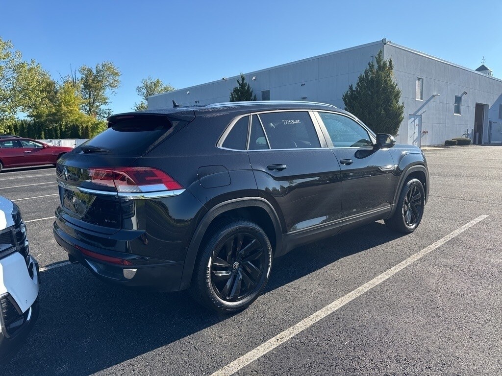 2023 Volkswagen Atlas Cross Sport V6 SE Technology photo 3