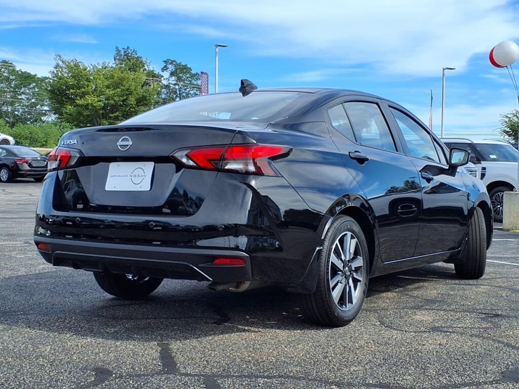 2025 Nissan Versa 1.6 SV photo 3