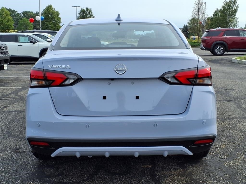 2025 Nissan Versa 1.6 SV photo 4