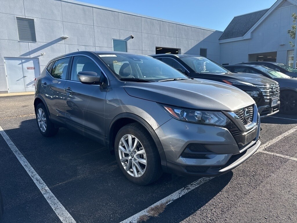 2022 Nissan Rogue Sport S photo 2