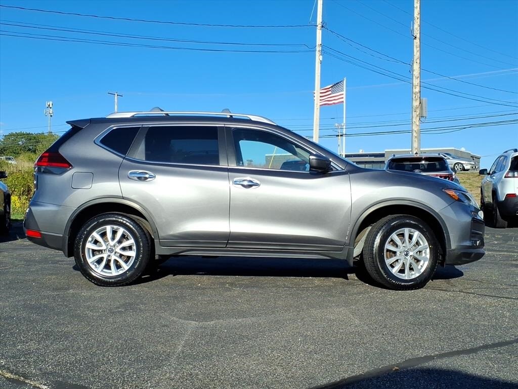 2020 Nissan Rogue SV photo 2
