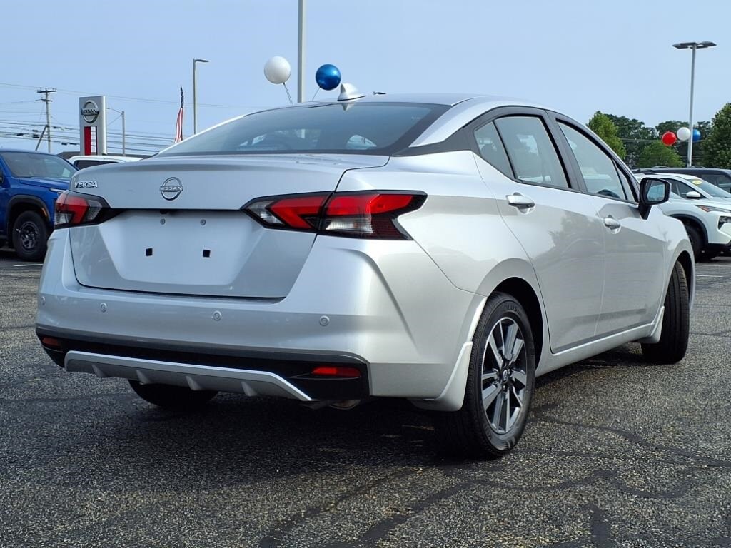 2025 Nissan Versa 1.6 SV photo 2