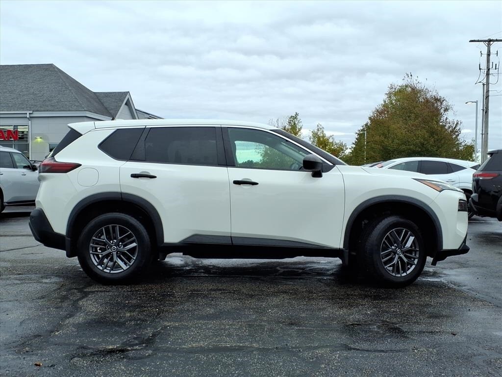 2021 Nissan Rogue S photo 2