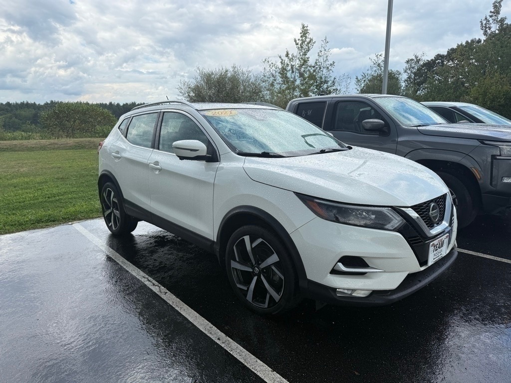 Used 2021 Nissan Rogue Sport SL with VIN JN1BJ1CW4MW425769 for sale in Stratham, NH