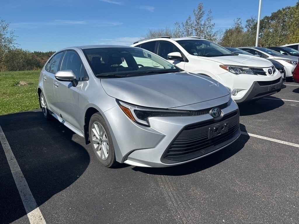 2024 Toyota Corolla Hybrid LE photo 2