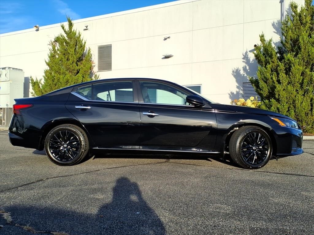 2025 Nissan Altima 2.5 SV photo 3