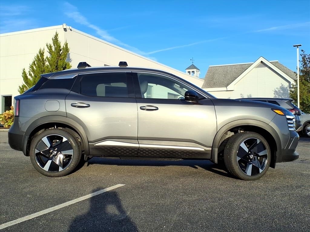 2026 Nissan Kicks SR photo 2