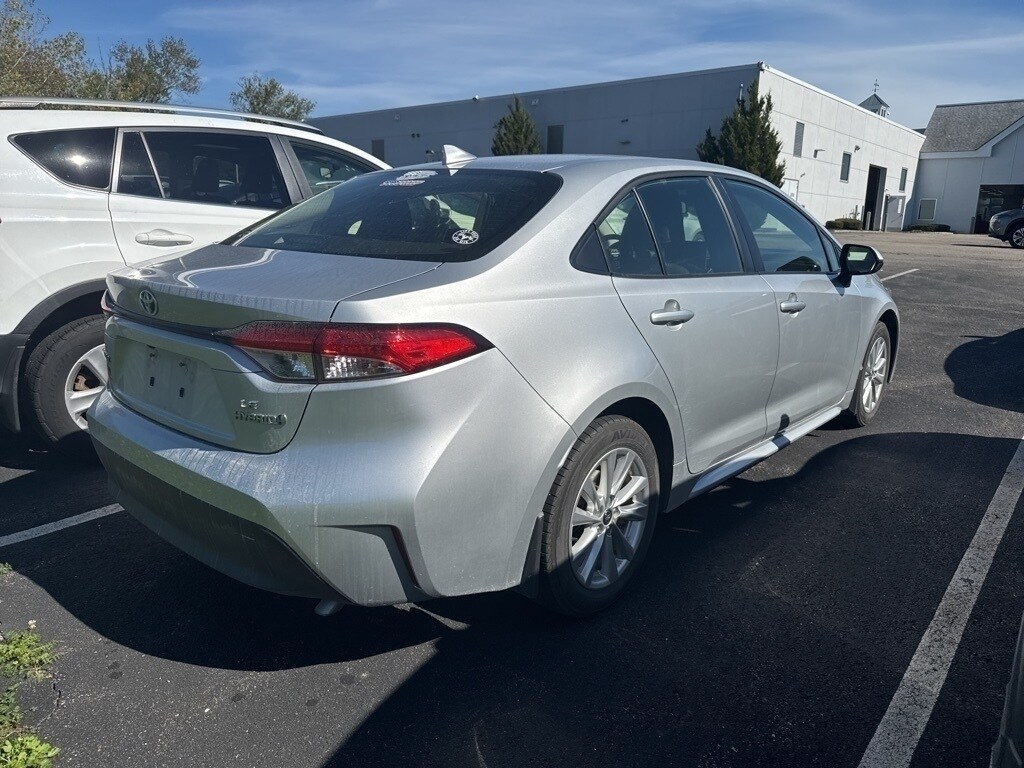2024 Toyota Corolla Hybrid LE photo 3