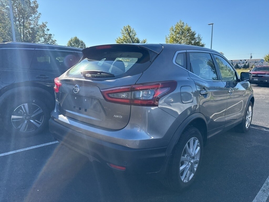 2022 Nissan Rogue Sport S photo 3