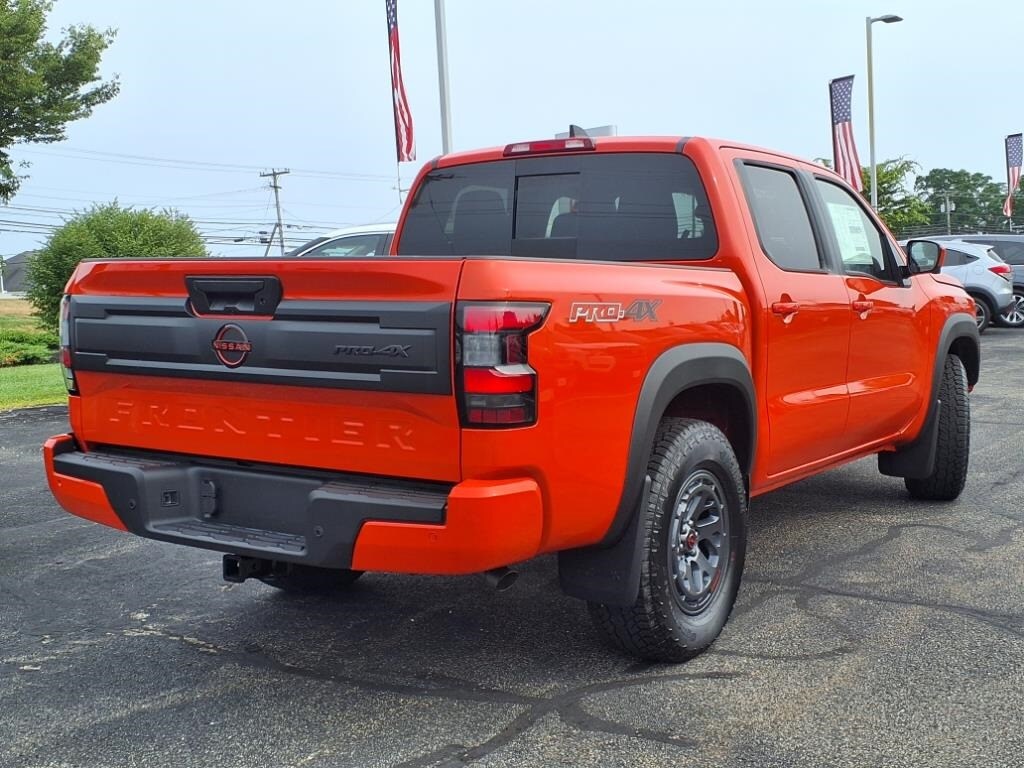 2025 Nissan Frontier PRO-4X photo 2