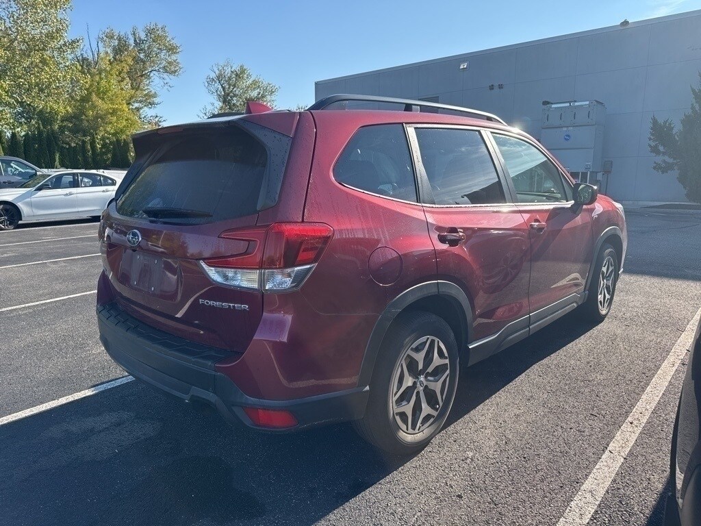 2020 Subaru Forester Premium photo 3