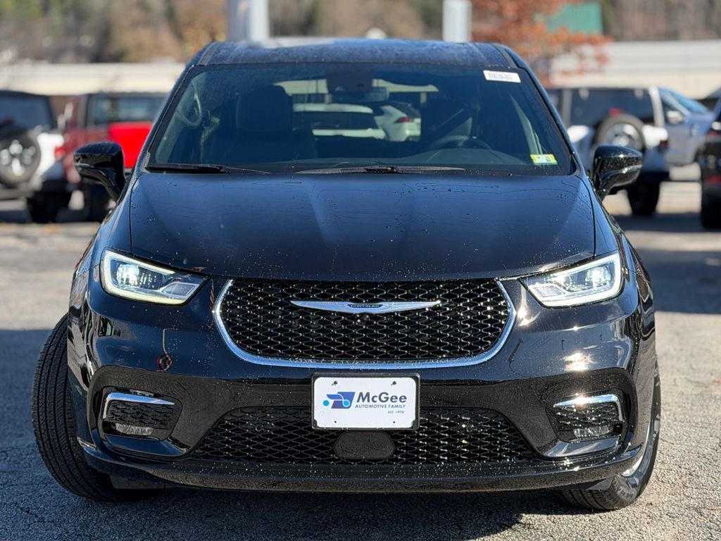 New 2026 Chrysler Pacifica Select Passenger Van