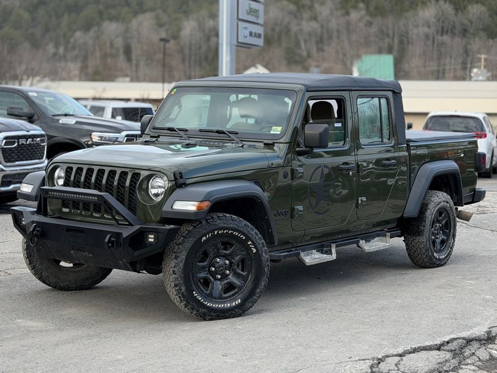2021 Jeep Gladiator Truck Crew Cab 