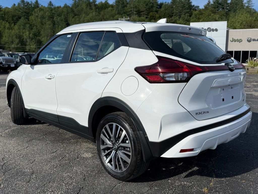 2024 Nissan Kicks SV photo 3