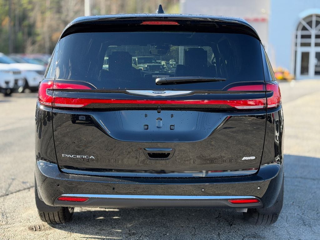 New 2026 Chrysler Pacifica Select Passenger Van
