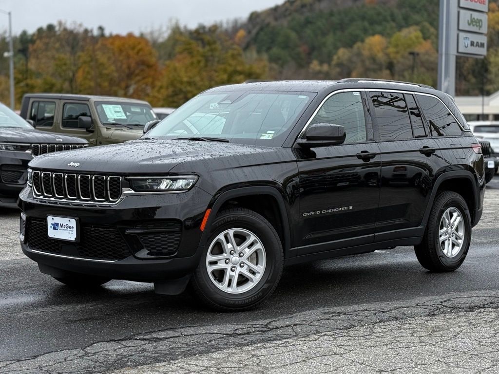 Used 2024 Jeep Grand Cherokee Laredo SUV