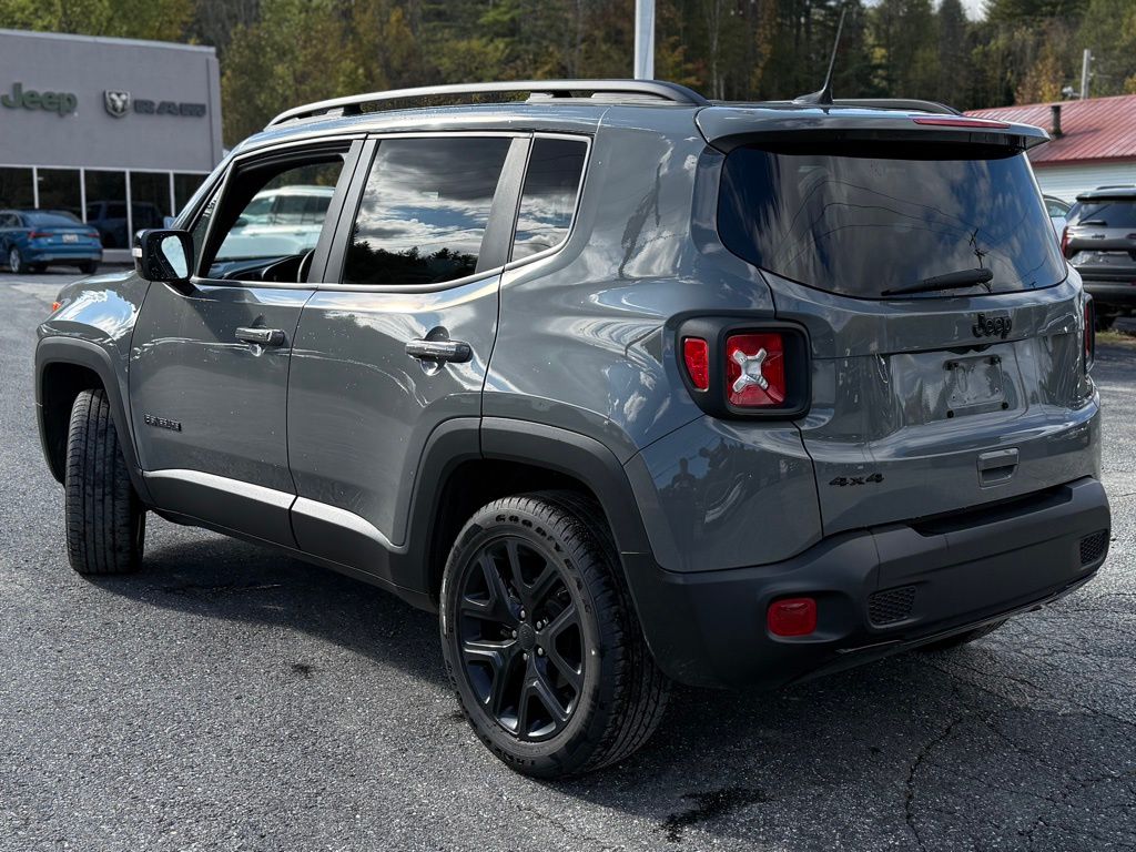 2022 Jeep Renegade Latitude photo 3