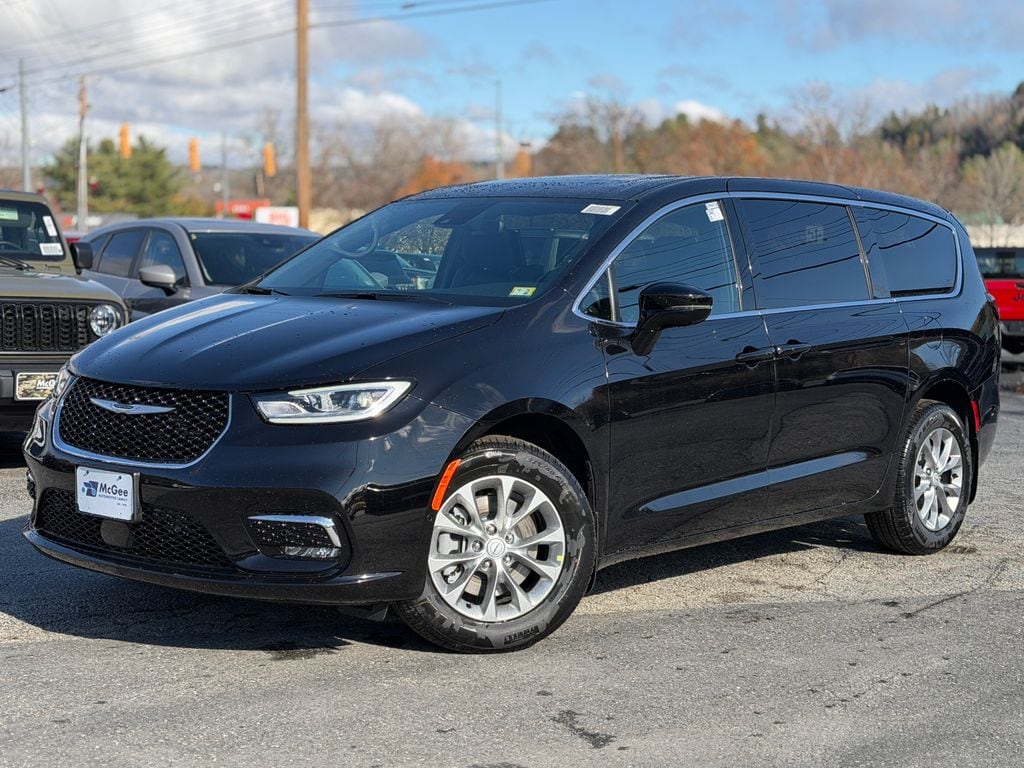 New 2026 Chrysler Pacifica Select Passenger Van