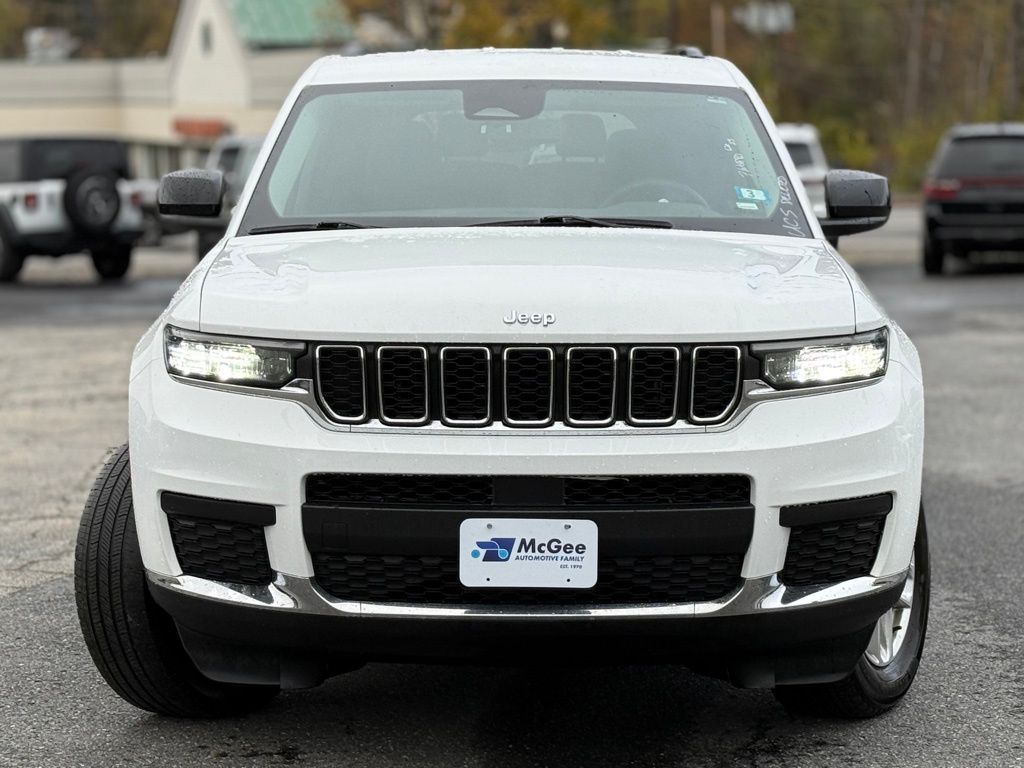 2023 Jeep Grand Cherokee Laredo photo 2