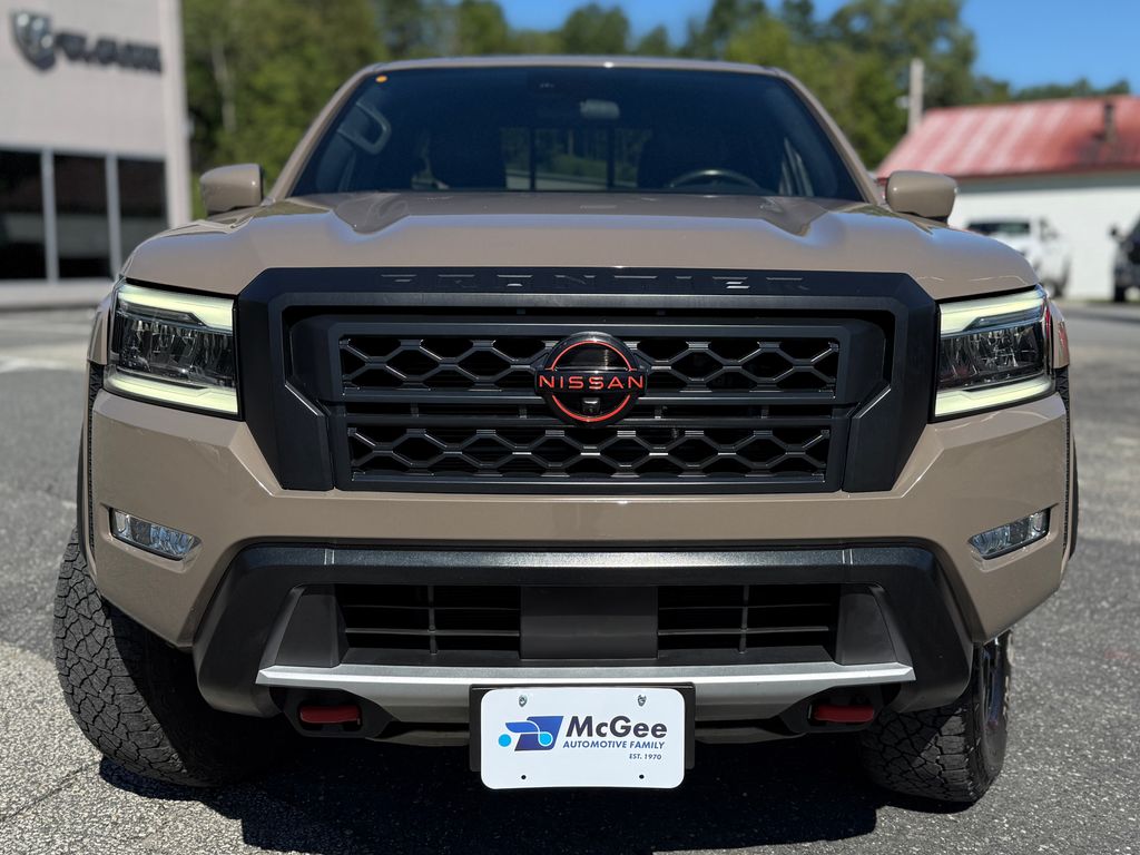 2022 Nissan Frontier PRO-4X photo 2