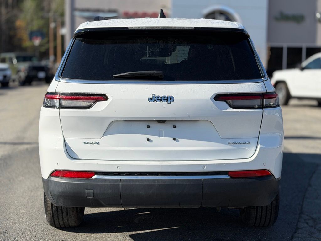 2023 Jeep Grand Cherokee Laredo photo 3