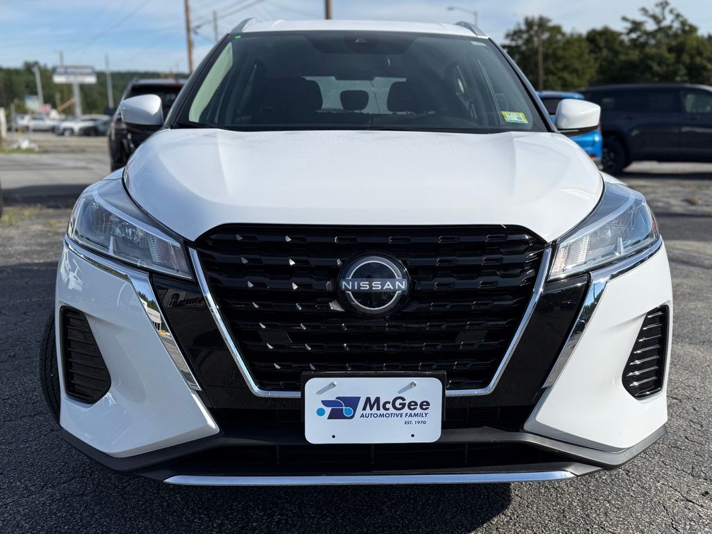 2024 Nissan Kicks SV photo 2