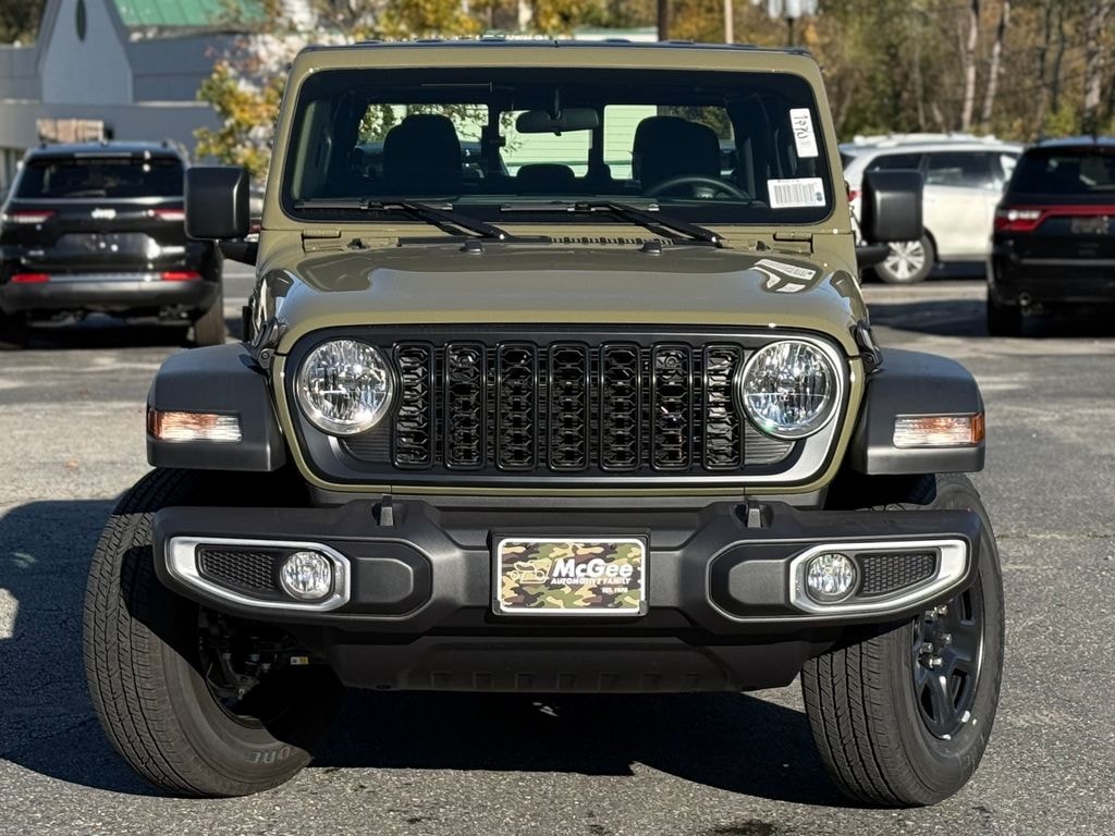 New 2025 Jeep Gladiator Sport Pickup