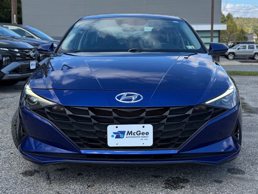 2022 Hyundai Elantra SEL photo 2
