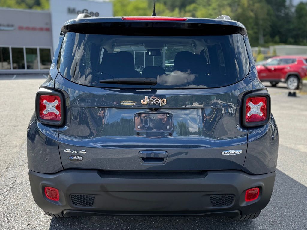 2022 Jeep Renegade Latitude photo 4