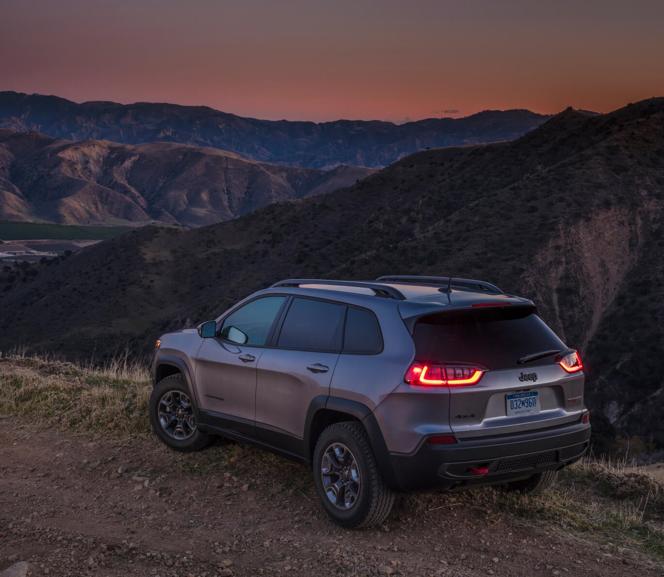 2023 Jeep Grand Cherokee vs. Jeep Cherokee Specs & Performance