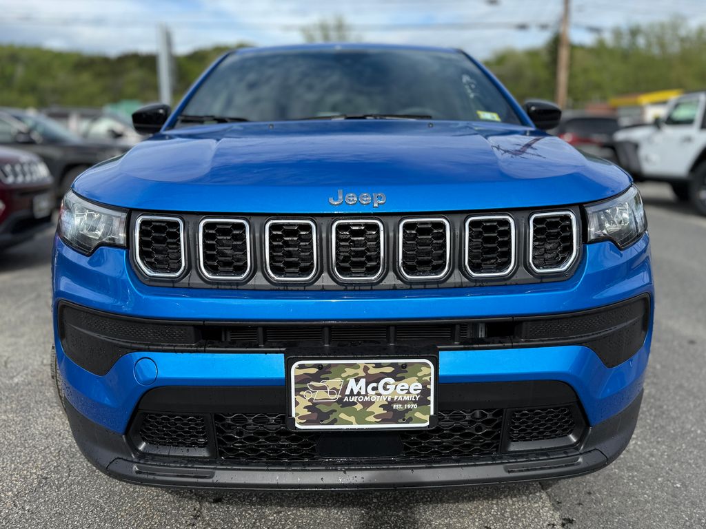 2025 Jeep Compass Sport photo 2