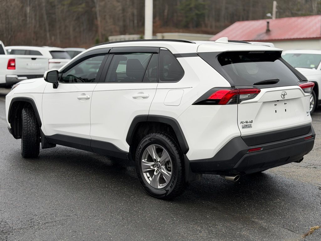 2023 Toyota RAV4 XLE photo 2