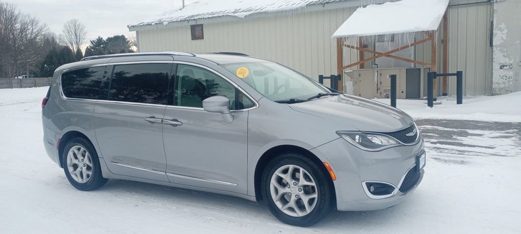 2018 Chrysler Pacifica Touring L Plus's photo