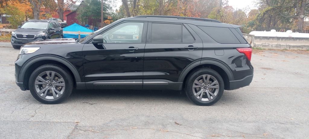 2021 Ford Explorer XLT photo 2