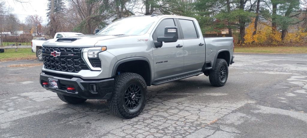 2024 Chevrolet Silverado 2500HD ZR2 photo 3