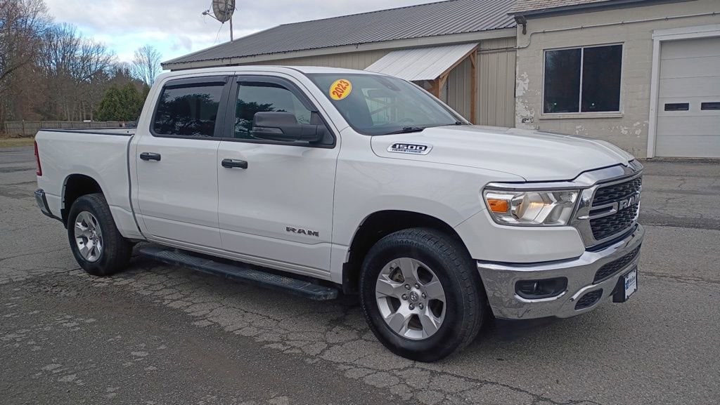2023 RAM 1500 Big Horn/Lone Star 4x4 Crew Cab 5'7's photo