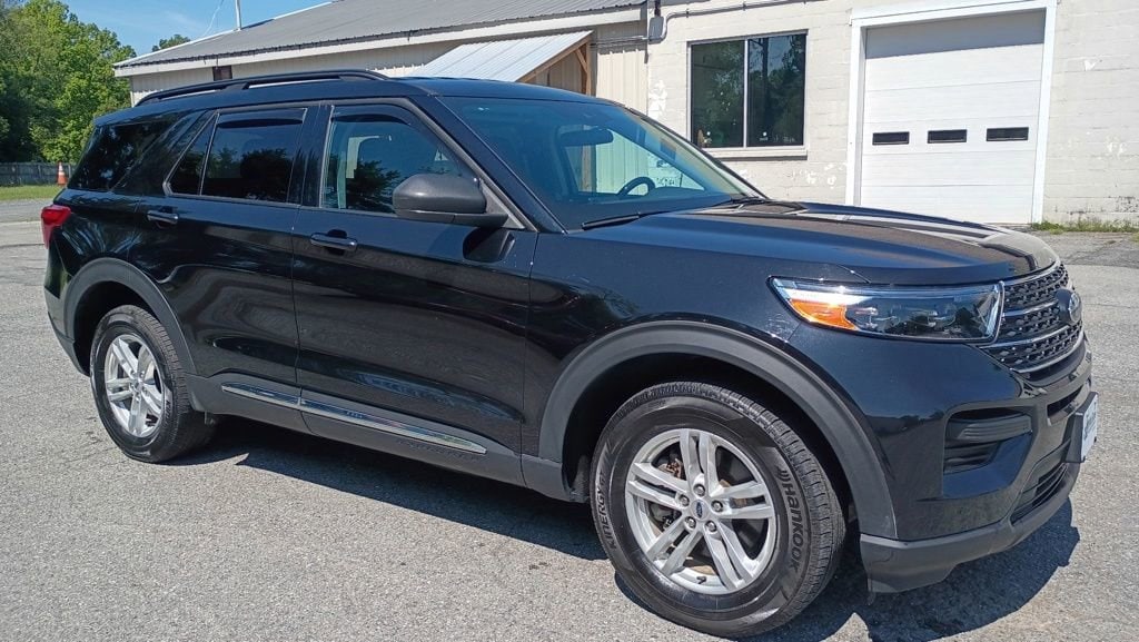 2023 Ford Explorer XLT 4WD's photo