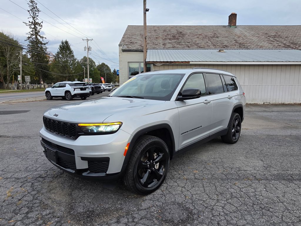 2023 Jeep Grand Cherokee Altitude photo 2