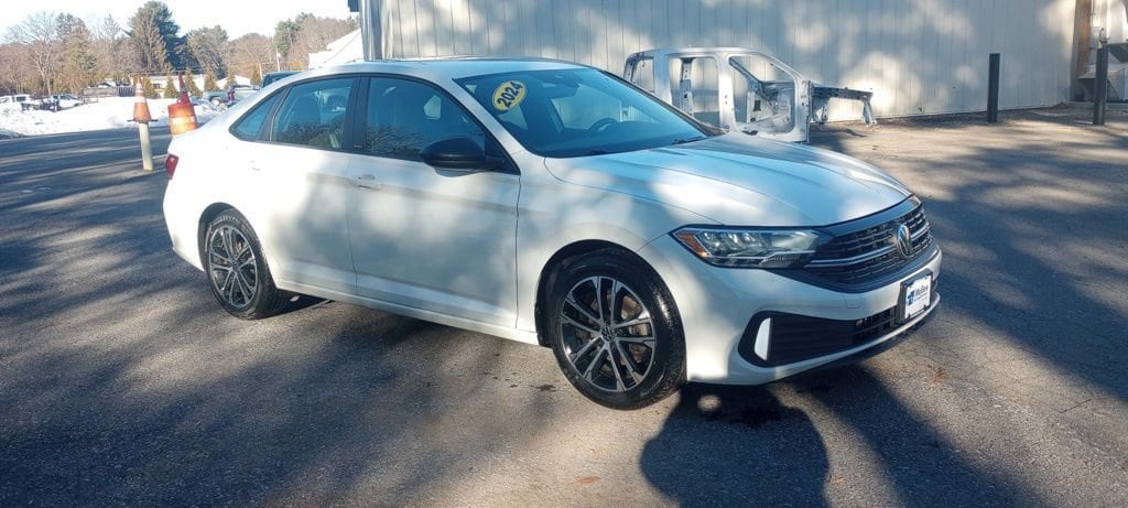 2024 Volkswagen Jetta Sport's photo