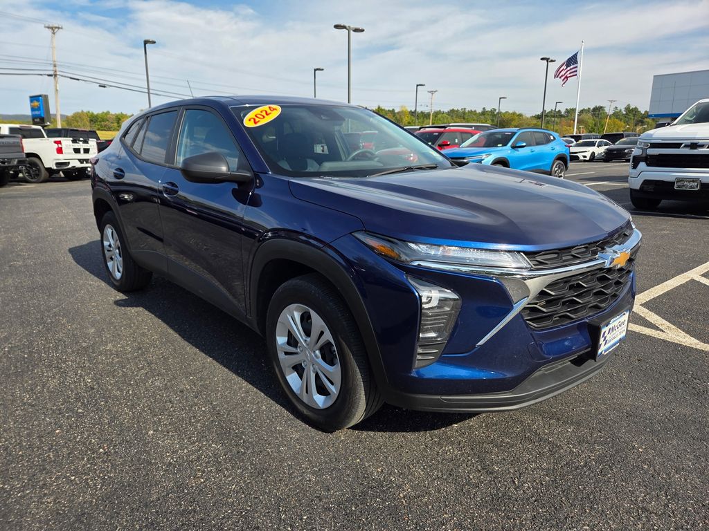 2024 Chevrolet Trax LS photo 3